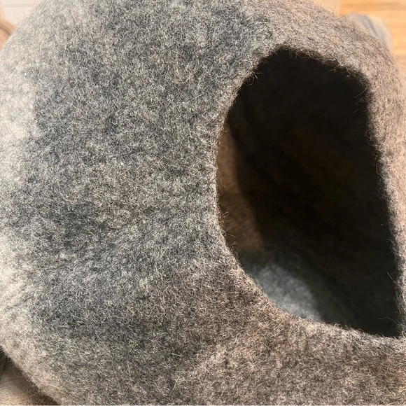 Cat Cave Gray 100% Wool Cat Bed Personal Space Hideaway Nook. NWOT. - Picture 4 of 6